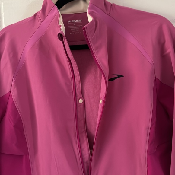 ⬇️ NWT Brooks Fusion Hybrid Jacket - Women's in Frosted Mauve Pink Size L - Picture 7 of 9